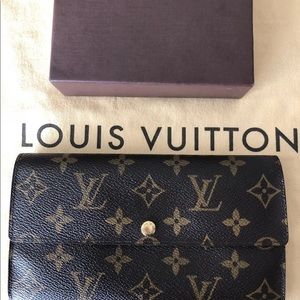 ❌Sold!❌Preowned LV wallet.